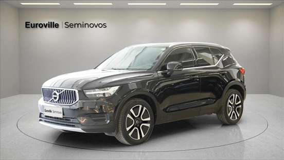 VOLVO-XC40-2021