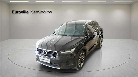 VOLVO-XC40-2021