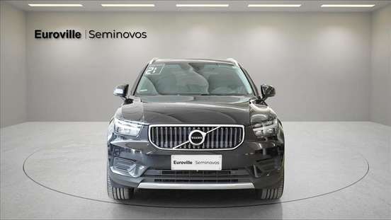 VOLVO-XC40-2021