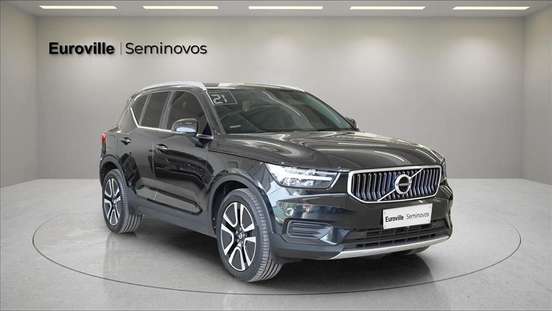 VOLVO-XC40-2021