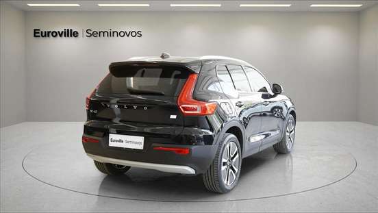 VOLVO-XC40-2021
