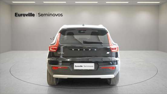 VOLVO-XC40-2021
