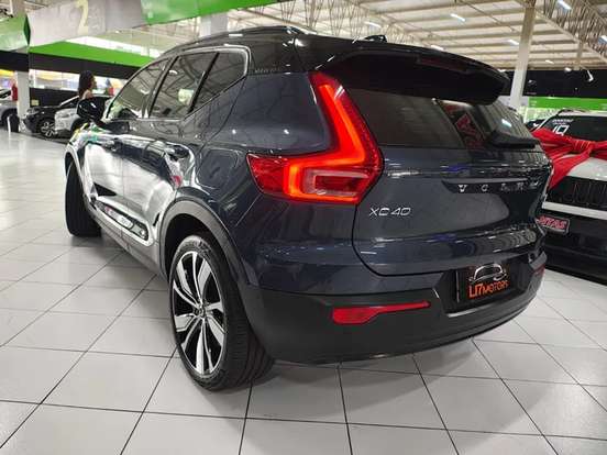 VOLVO-XC40-2022