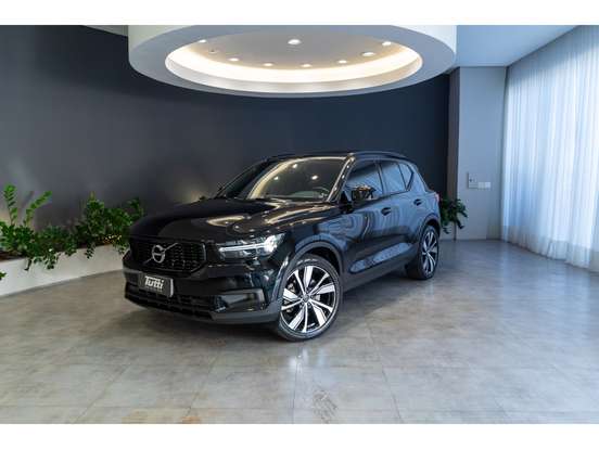 VOLVO-XC40-2021