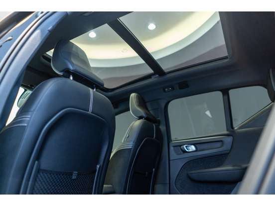 VOLVO-XC40-2021