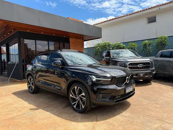 VOLVO-XC40-2020