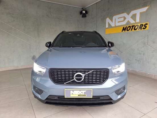 VOLVO-XC40-2021