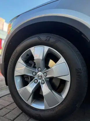 VOLVO-XC40-2019