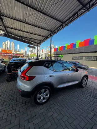 VOLVO-XC40-2019