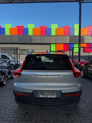 VOLVO-XC40-2019