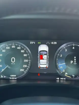 VOLVO-XC40-2019