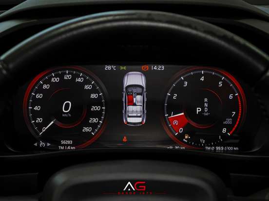 VOLVO-XC40-2019