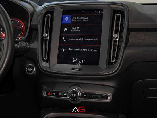 VOLVO-XC40-2019