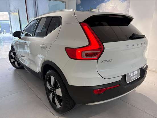 VOLVO-XC40-2020