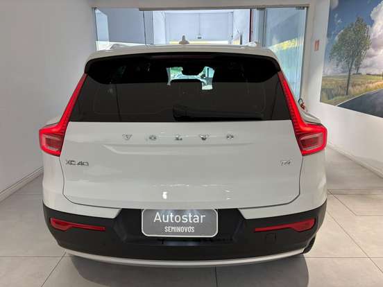 VOLVO-XC40-2020