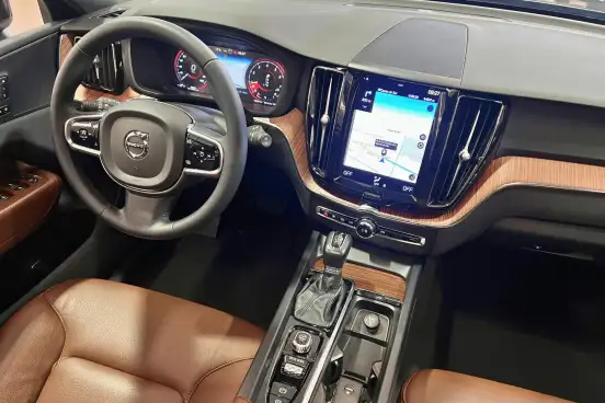 VOLVO-XC60-2.0 T5 GASOLINA MOMENTUM AWD GEARTRONIC VOLVO-XC60-2020