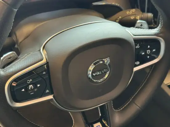 VOLVO-XC60-2018