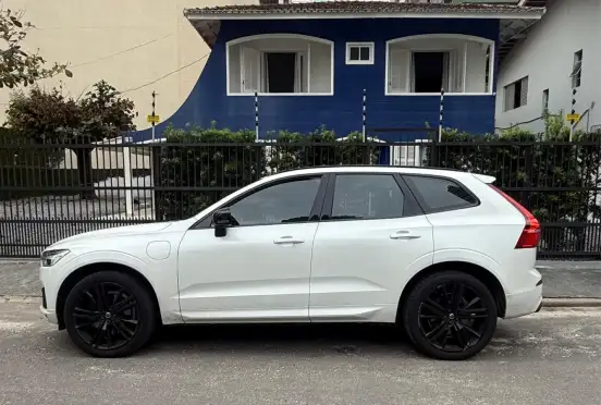 VOLVO-XC60-2020