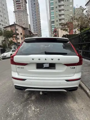 VOLVO-XC60-2020
