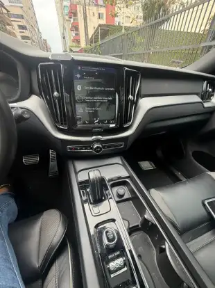 VOLVO-XC60-2020