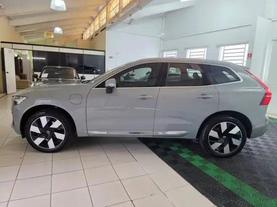 VOLVO-XC60-2023