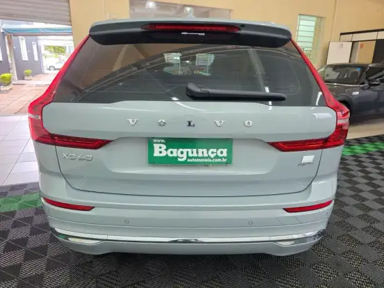 VOLVO-XC60-2023
