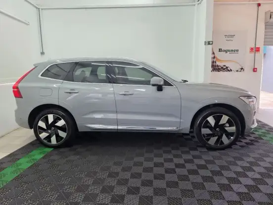 VOLVO-XC60-2023