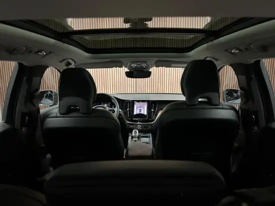 VOLVO-XC60-2023