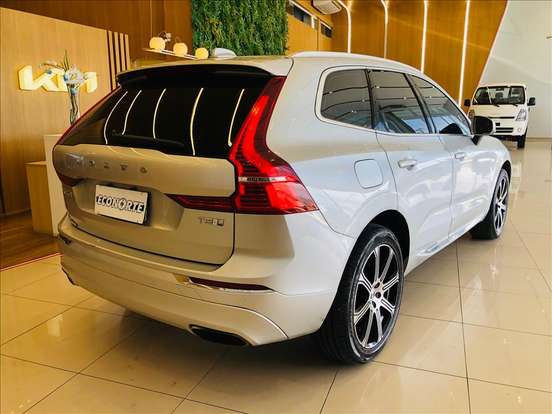 VOLVO-XC60-2018