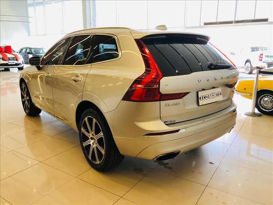 VOLVO-XC60-2018