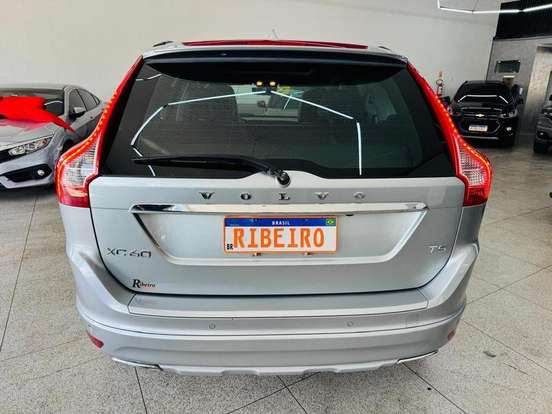 VOLVO-XC60-2017