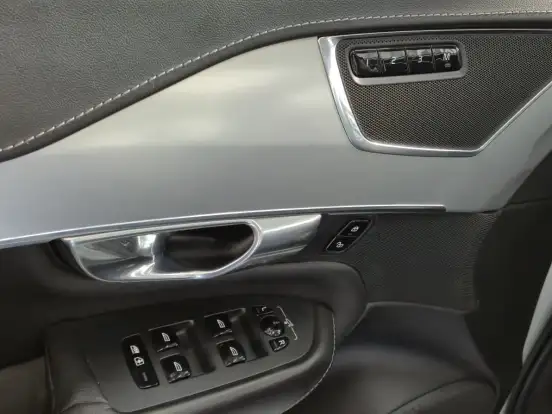 VOLVO-XC90-2016