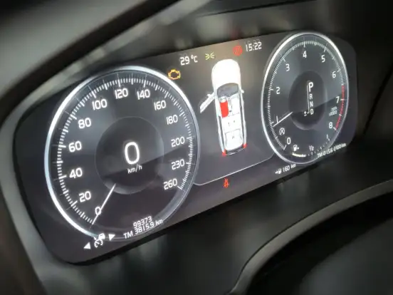 VOLVO-XC90-2016