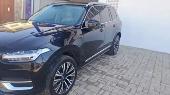 VOLVO-XC90-2021