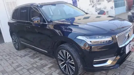 VOLVO-XC90-2021