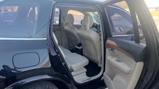 VOLVO-XC90-2021