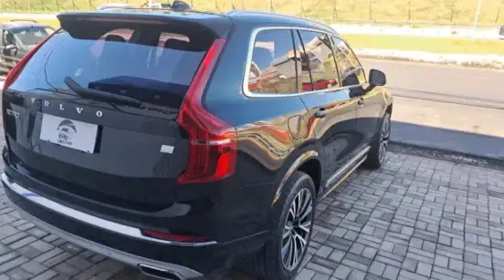 VOLVO-XC90-2021