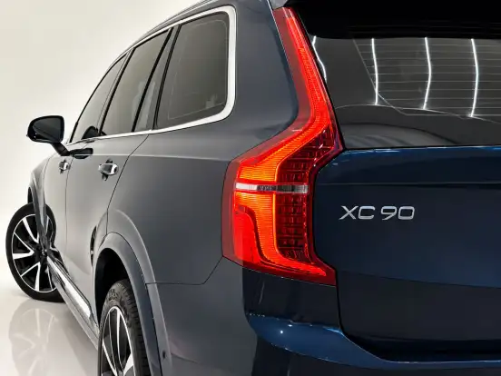 VOLVO-XC90-2022