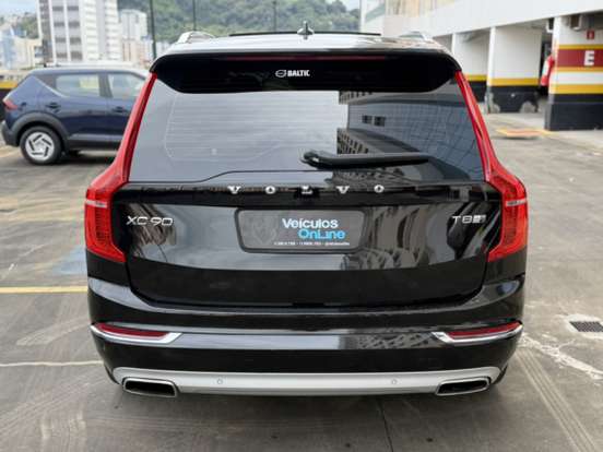 VOLVO-XC90-2018