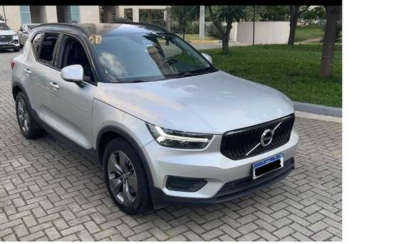 VOLVO-XC40-2018