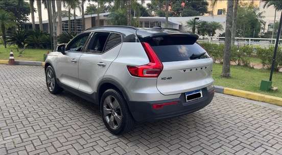 VOLVO-XC40-2018