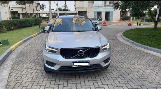 VOLVO-XC40-2018