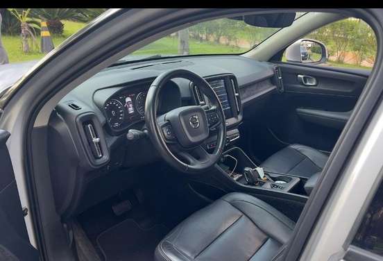 VOLVO-XC40-2018