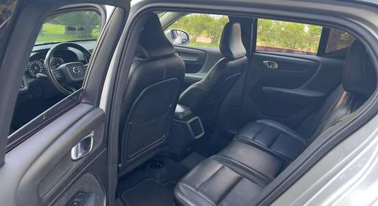 VOLVO-XC40-2018
