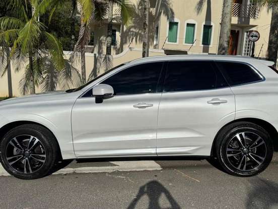 VOLVO-XC60-2.0 T5 GASOLINA MOMENTUM AWD GEARTRONIC VOLVO-XC60-2019