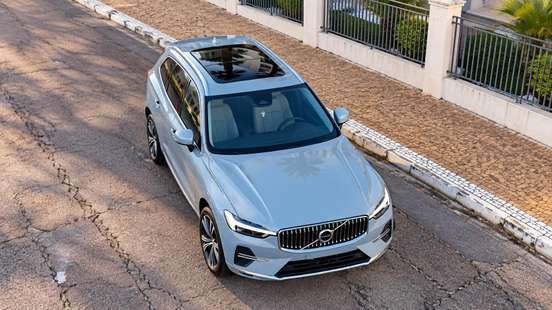 VOLVO-XC60-2024