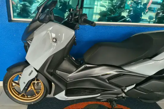 YAMAHA-XMAX 300 CONNECTED ABS-2025