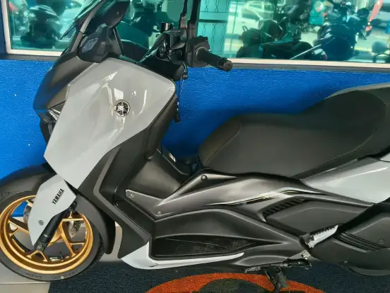 YAMAHA-XMAX 300 CONNECTED ABS YAMAHA-XMAX 300 CONNECTED ABS-2025