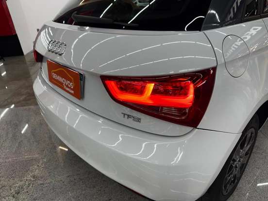AUDI-A1-1.4 TFSI ATTRACTION 16V 122CV GASOLINA 4P AUTOMÁTICO AUDI-A1-2014