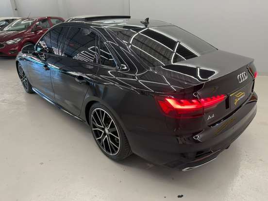 AUDI-A4-2020